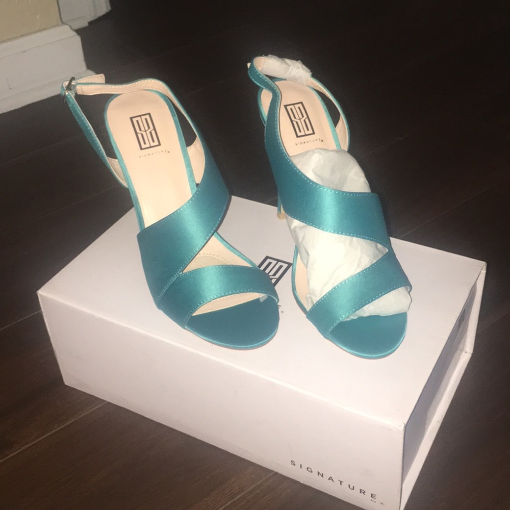Shoe Dazzle turquoise satin heels